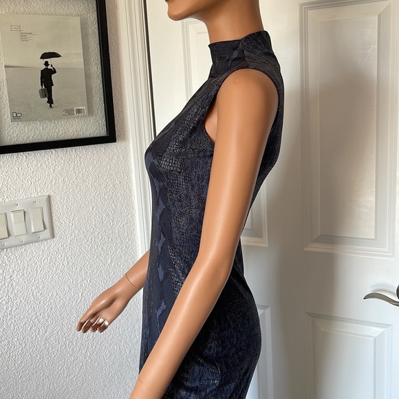 Beautiful Ms. J SNAKE PRINT MAXI DRESS. Size M. Dark blue w/muted gold. EUC - Picture 4 of 8